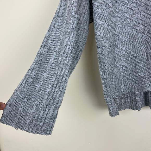 hello nite Los Angeles Woman's Size L Sweater V-Neck Grey Soft Textured - Picture 3 of 6